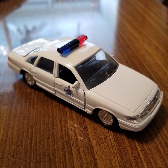 Nebraska State Patrol Road Champs die cast police car 1:43 scale - Picture 2 of 12